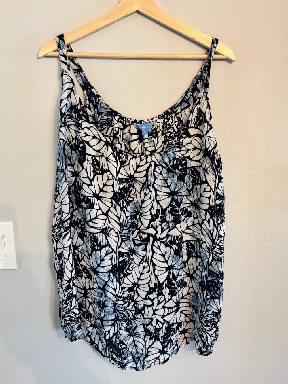 Blue Ginger Blue and White Tropical Leaf Tank Top XL